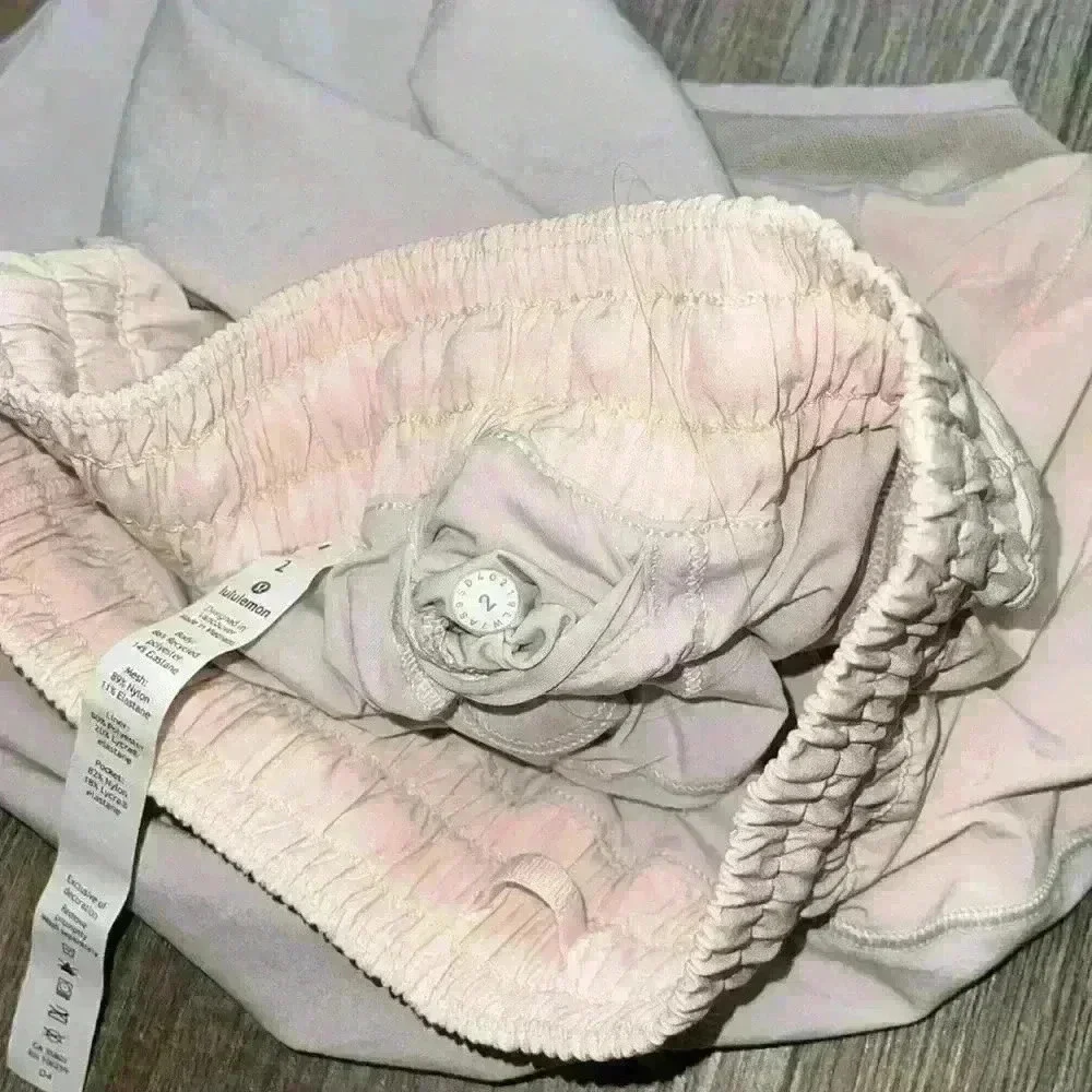 Lululemon limited edition Hotty Hot Short 4"
Asym - Picture 9 of 10